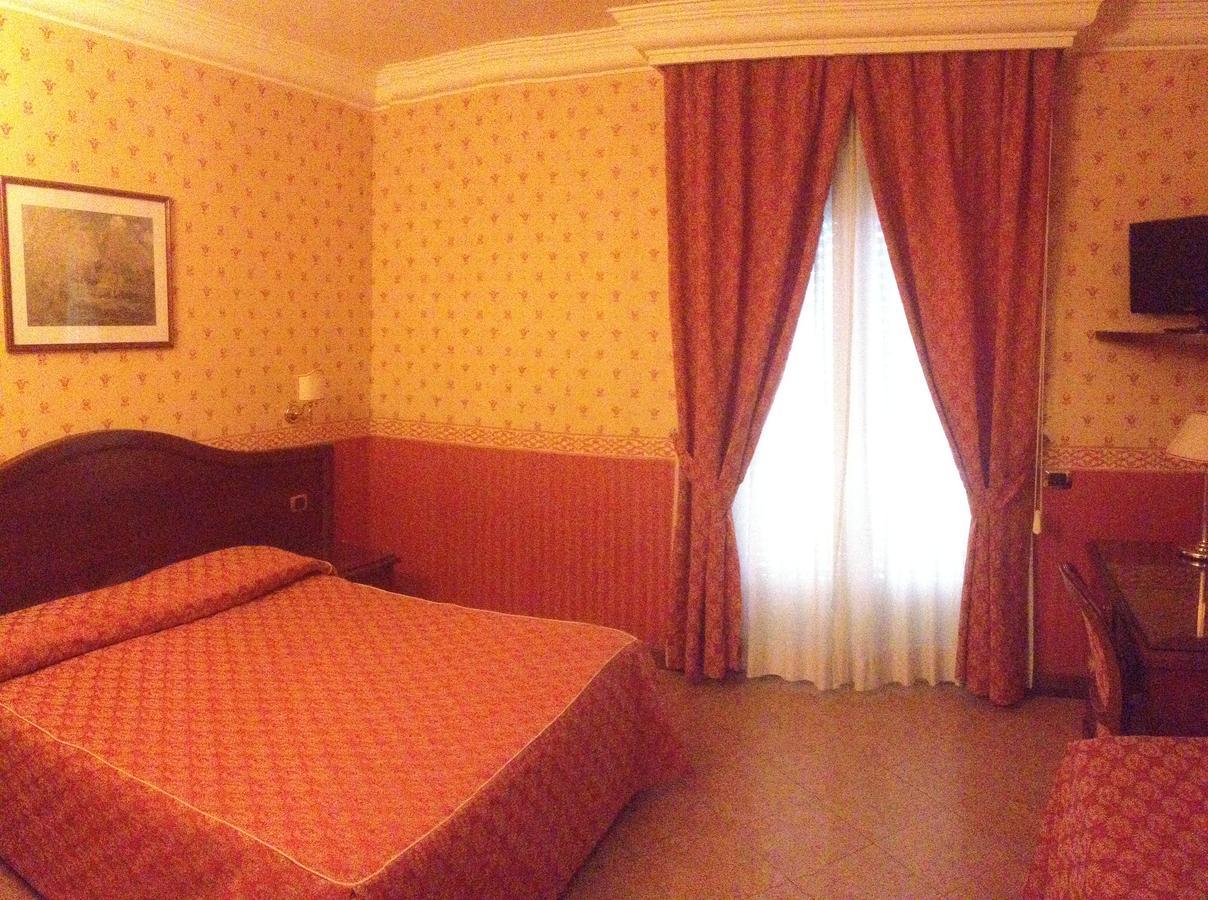 Hotel Al Boschetto Castel Volturno Exterior foto