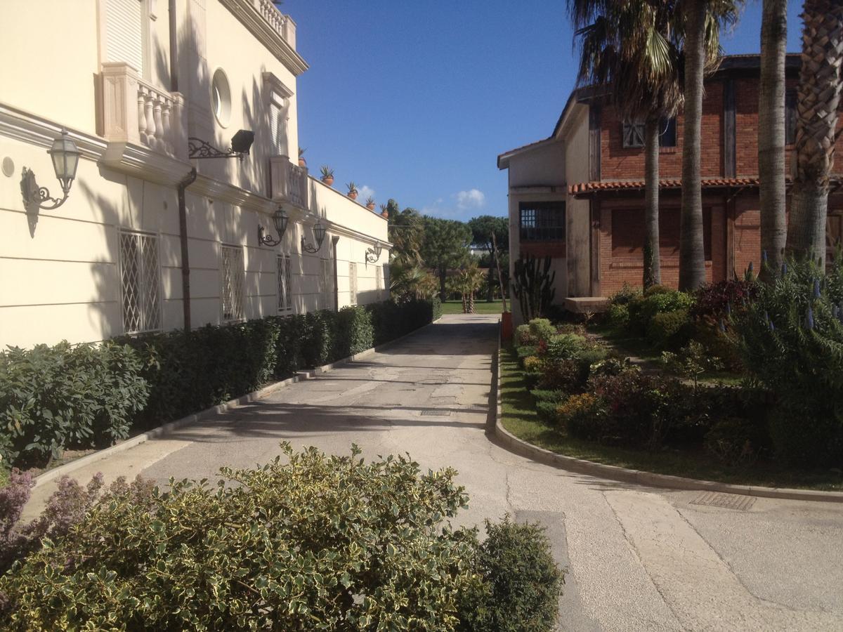 Hotel Al Boschetto Castel Volturno Exterior foto