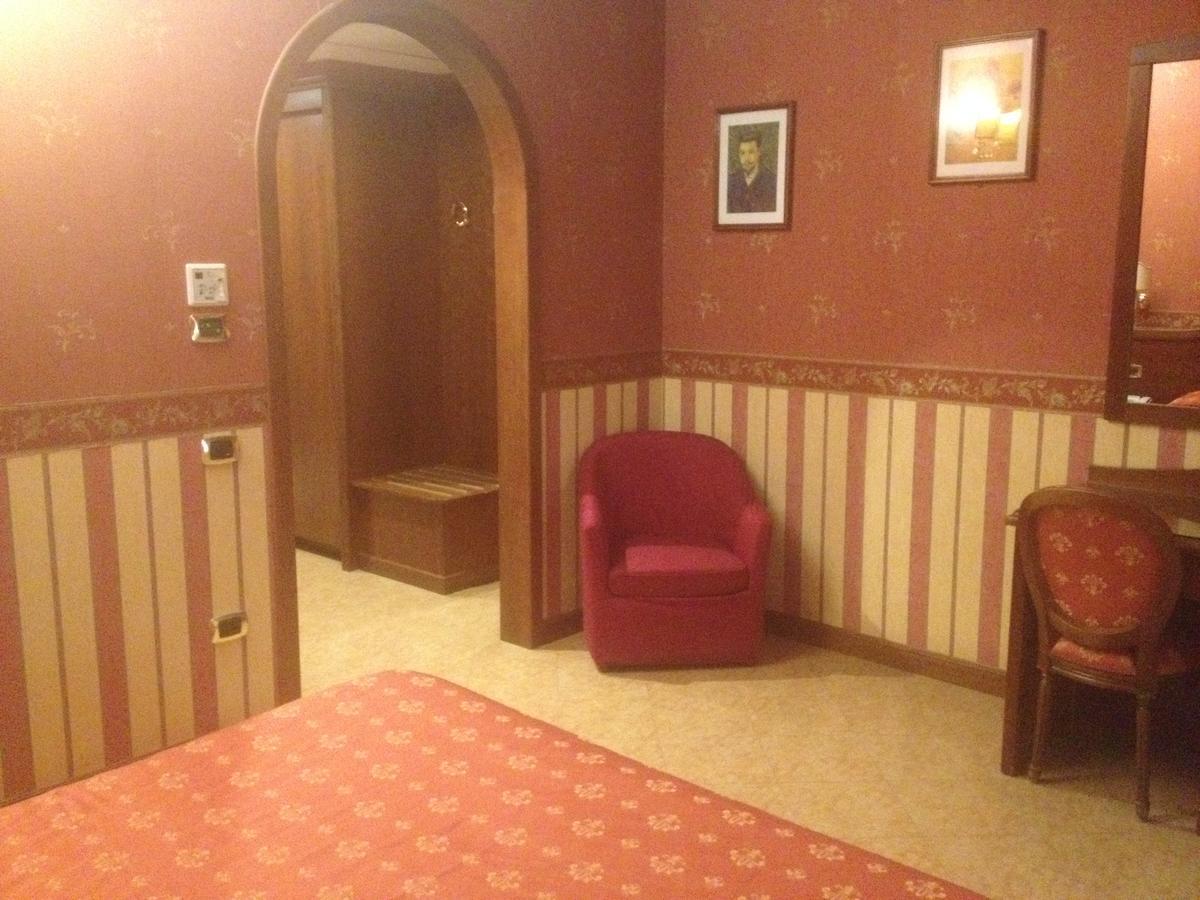 Hotel Al Boschetto Castel Volturno Exterior foto
